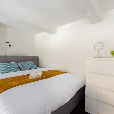 2-Room Loft-Apartments I 6 Guests I Metro I Karlin