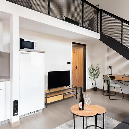 2-room Loft-apartments I 6 Guests I Metro I Karlin *