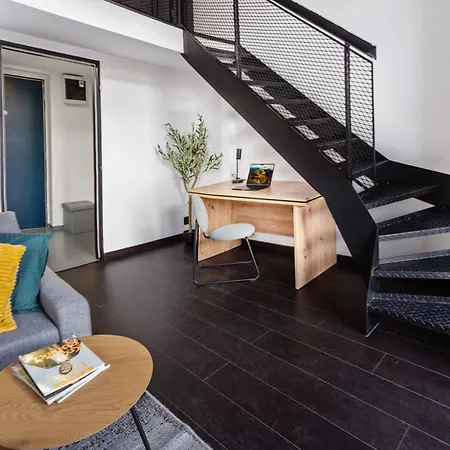 Modern Loft-apartments In 아파트